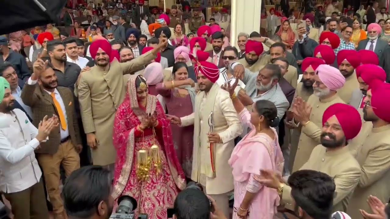 ਗੁਰਨਾਮ ਭੁੱਲਰ ਨੇ ਆਪਣੇ ਵਿਆਹ ਚ ਪਾਏ ਭੰਗੜੇ ।।  Gurnam Bhullar marriage live Harbhajan Maan