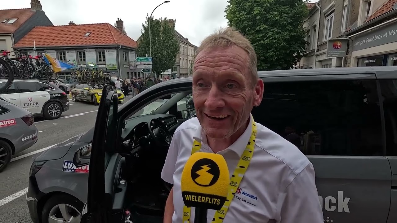 Adrie van der Poel glundert opnieuw na zege en geel zoon Mathieu: 