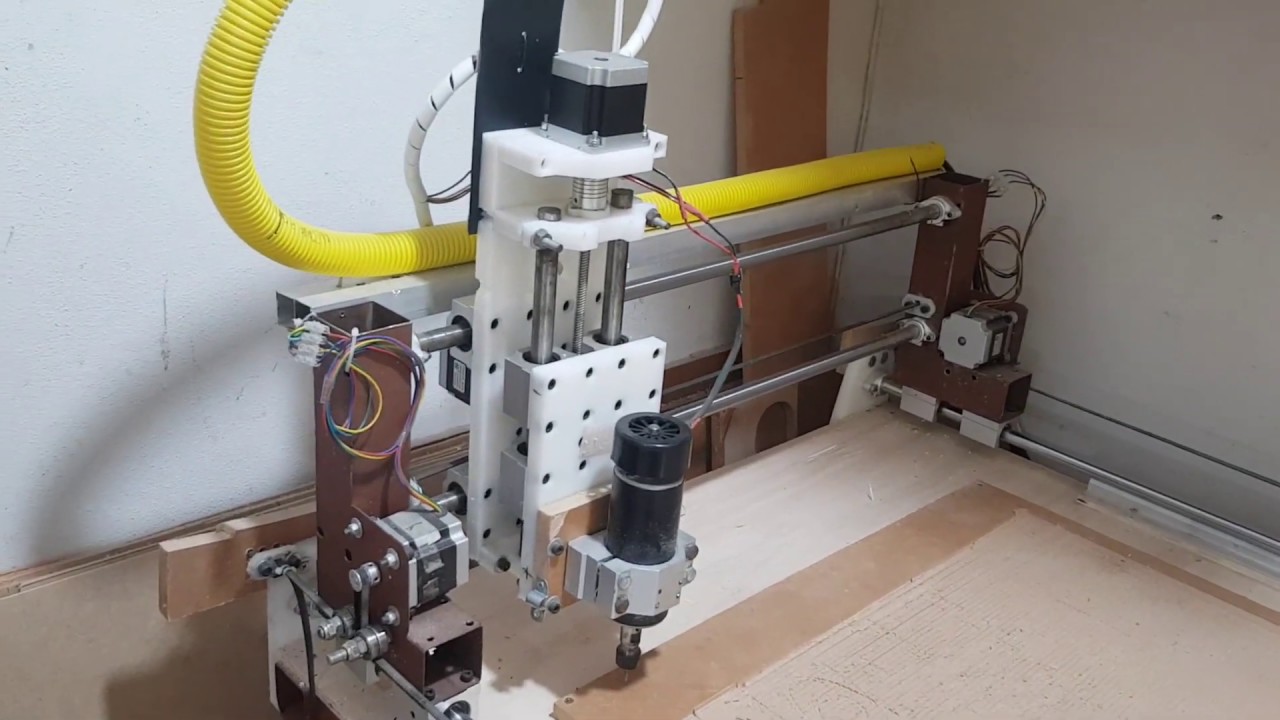 Mostrando minha CNC Router Caseira