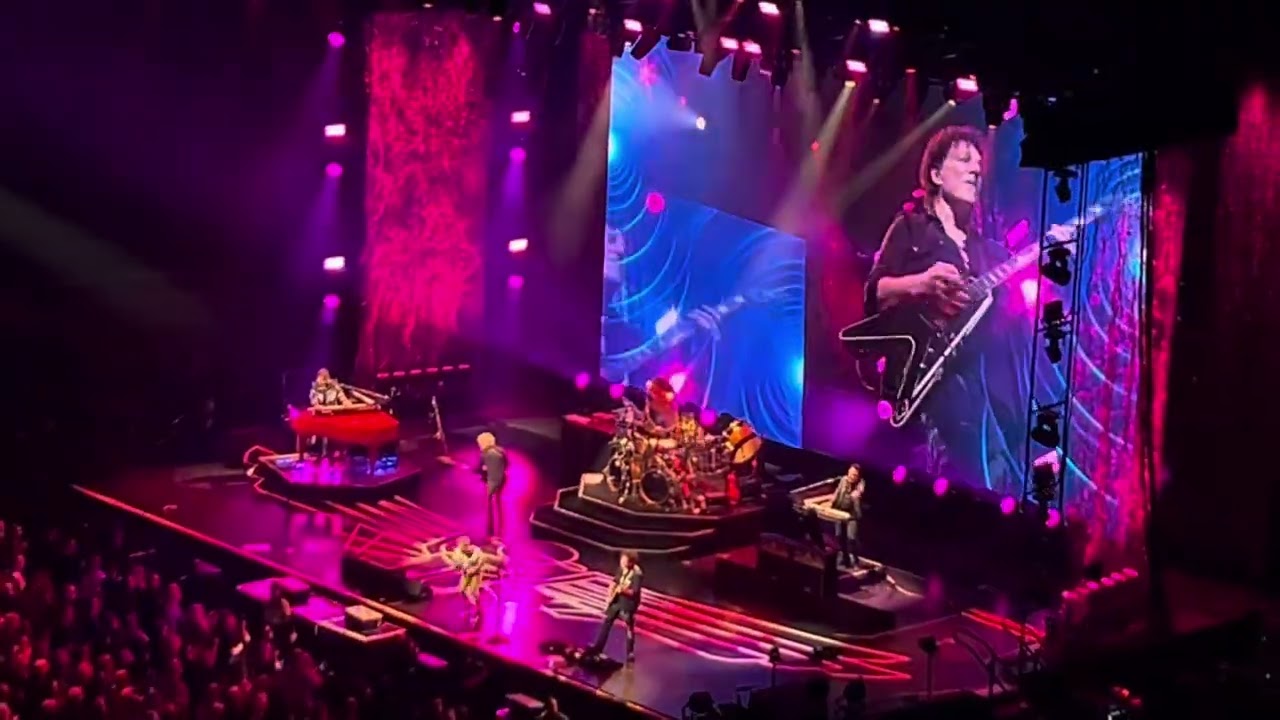 Journey - Separate Ways (live in Biloxi)