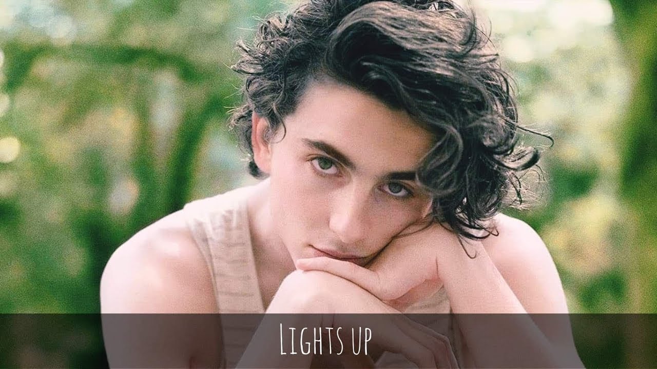 Timothée Chalamet - Lights up