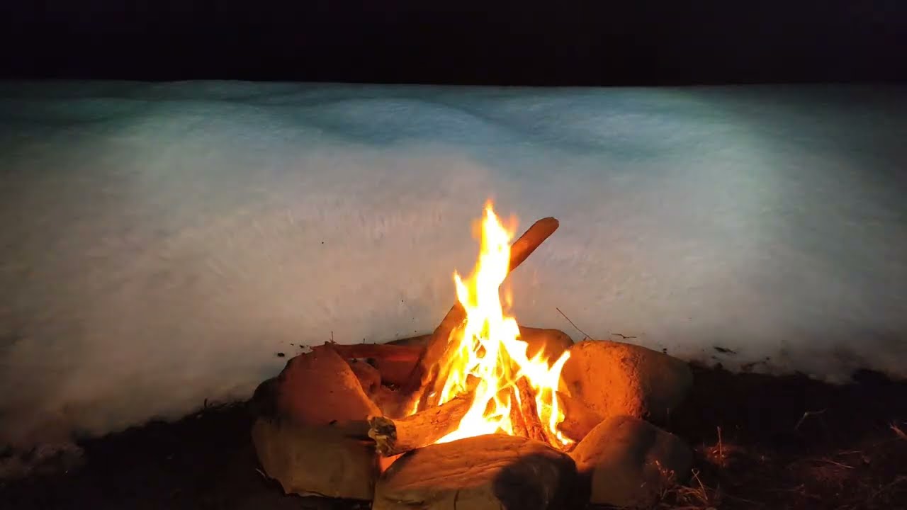 [4k] 焚き火 雪 自然音 bonfire in the snow crackling fire sounds