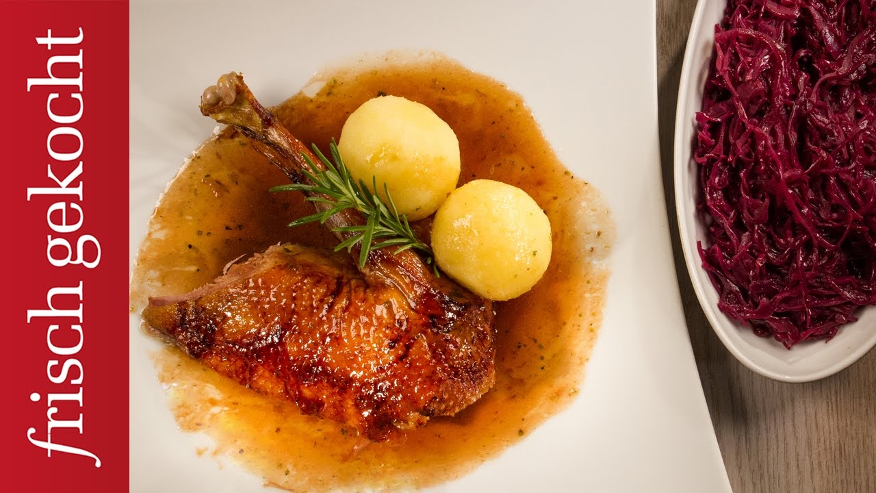Martinigansl mit Rotkraut und Erd&auml;pfelkn&ouml;deln (Andreas Wojta)