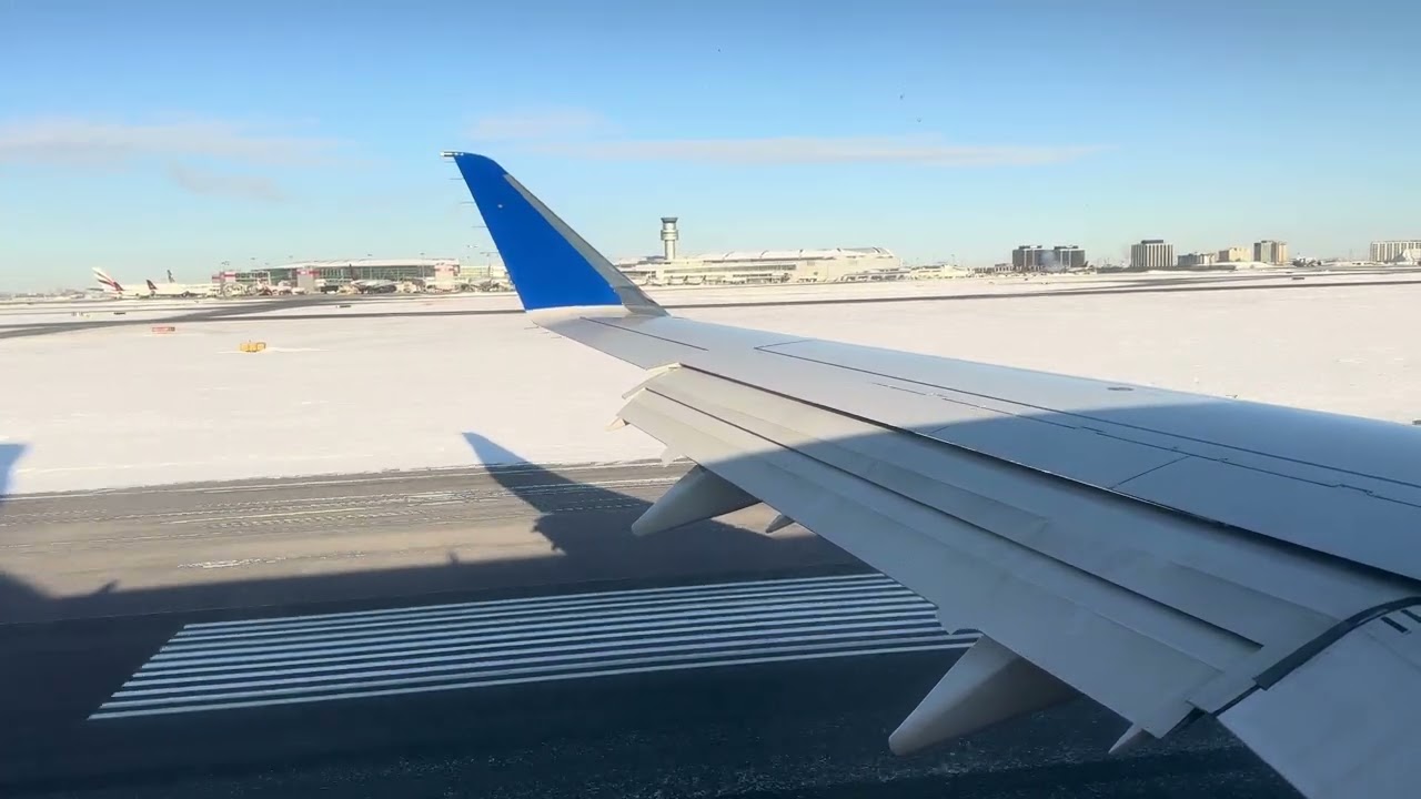 ​United Express E175 arriving into Toronto Pearson Airport (YYZ) from Newark (EWR)