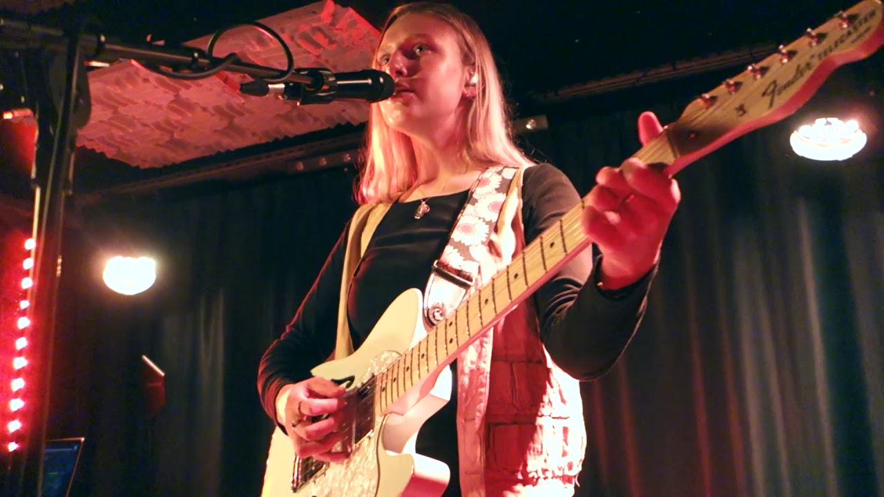 Billie Marten - She Dances - live  at Le Popup du Label, Paris 2019