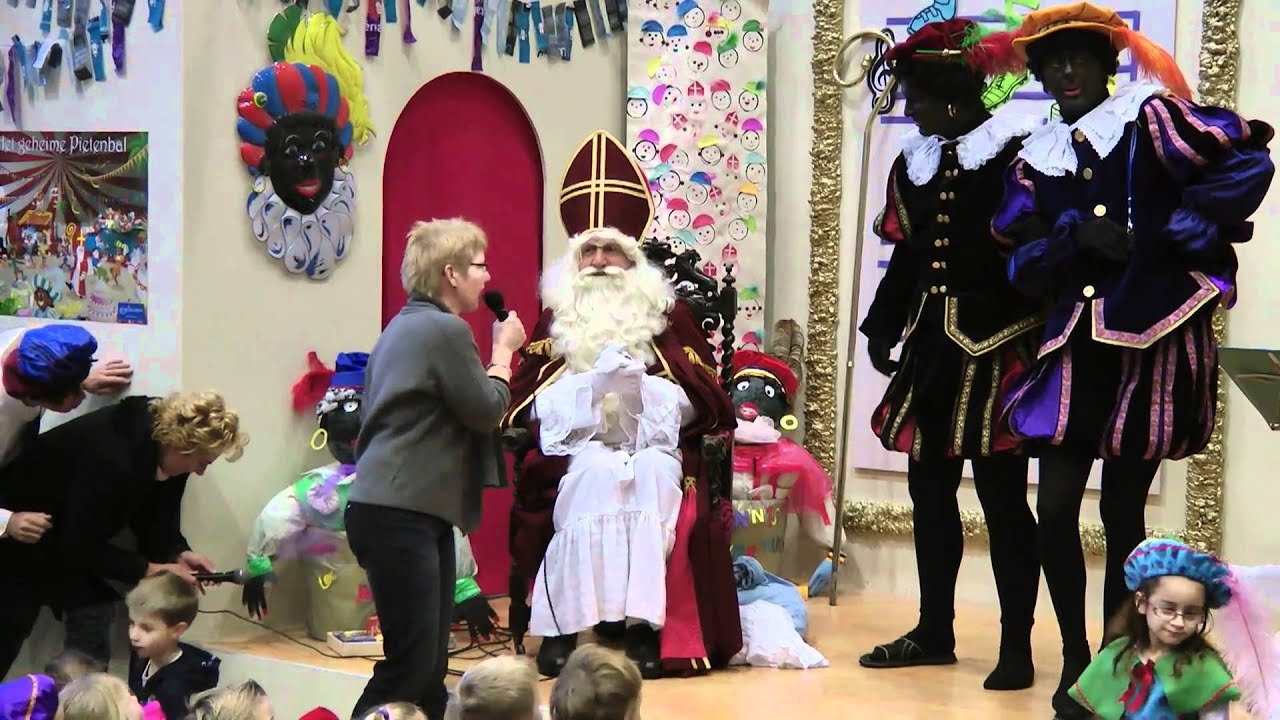 De Sint bezoekt de Roelof van Wienesse school in Wijdenes 2010