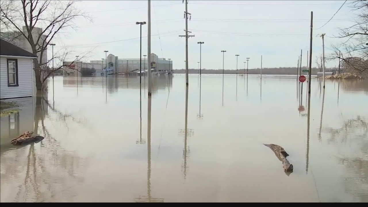 Illinois Governor touring massive flooding areas in Cairo, Metropolis