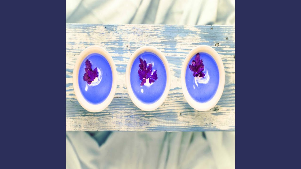 Exquisite Backdrops for Classic Meals