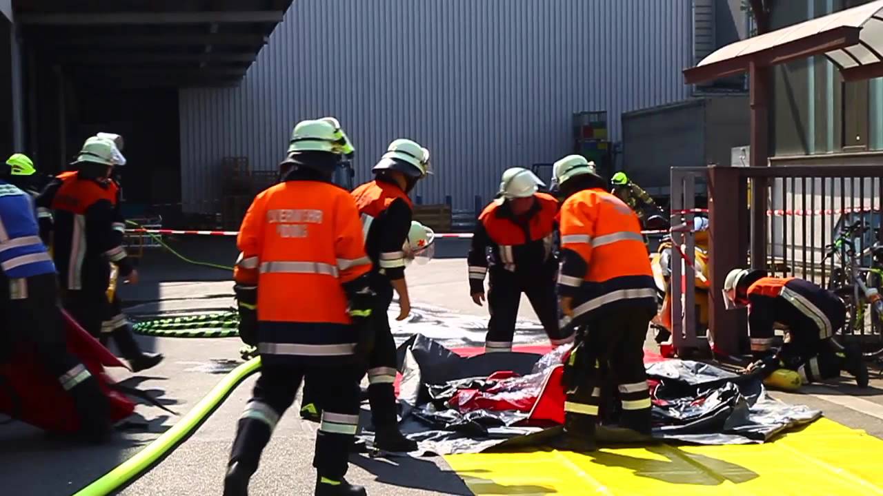 &Auml;tzende Fl&uuml;ssigkeit in Freilassing ausgetreten: Firmengel&auml;nde evakuiert