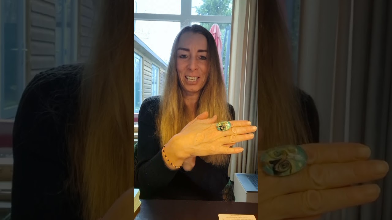Neem een standpunt in en houd onvoorwaardelijk van jezelf prachtig mooi mens! #tarot ##tarotreading