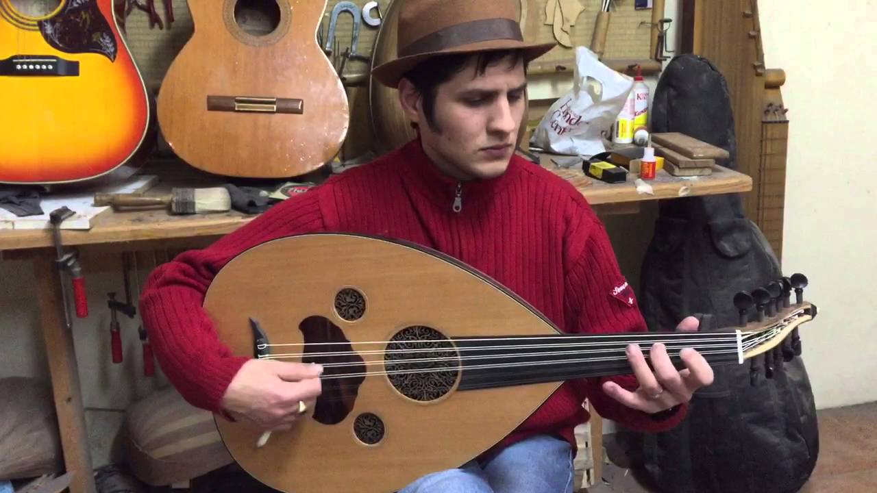 Αραβικο ούτι arabic oud Σοφίτσα παιζει κ τραγουδαει ο Λιάκος