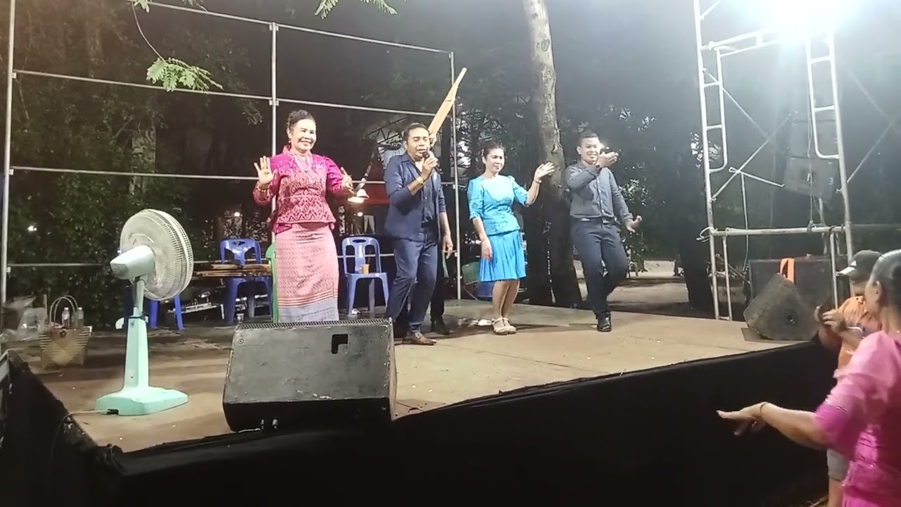 ลำม่วนคือเก่าครับหมอลำสมบัติฟ้าสนั่น ลูกศิษย์หมอลํามนตรีรถด่วนเมืองอุดรธานี