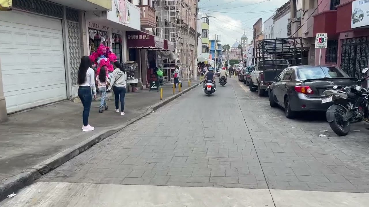 Recorrido por la calle ABASOLO