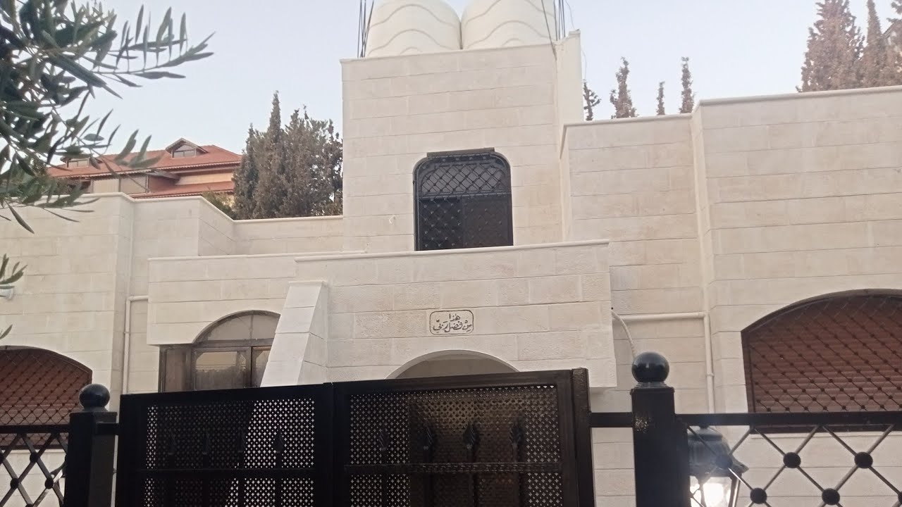 فيلا سكنية الايجار🏢 مساحة ٨٩٠م🗺️ للمزيد او للاستفسار يرجى مشاهدة الوصف 👇👇