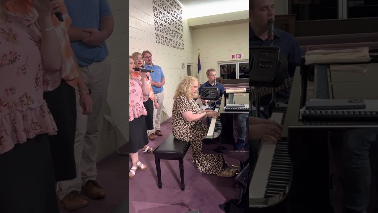 What A Meeting In The Air - The Rogers Family - Kim Shields On Piano