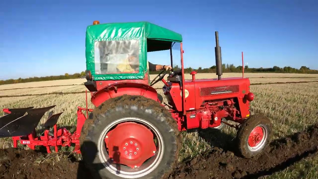 1965 International Harvester B275 2.3 Litre 4-Cyl Diesel Tractor (38HP) - Opening