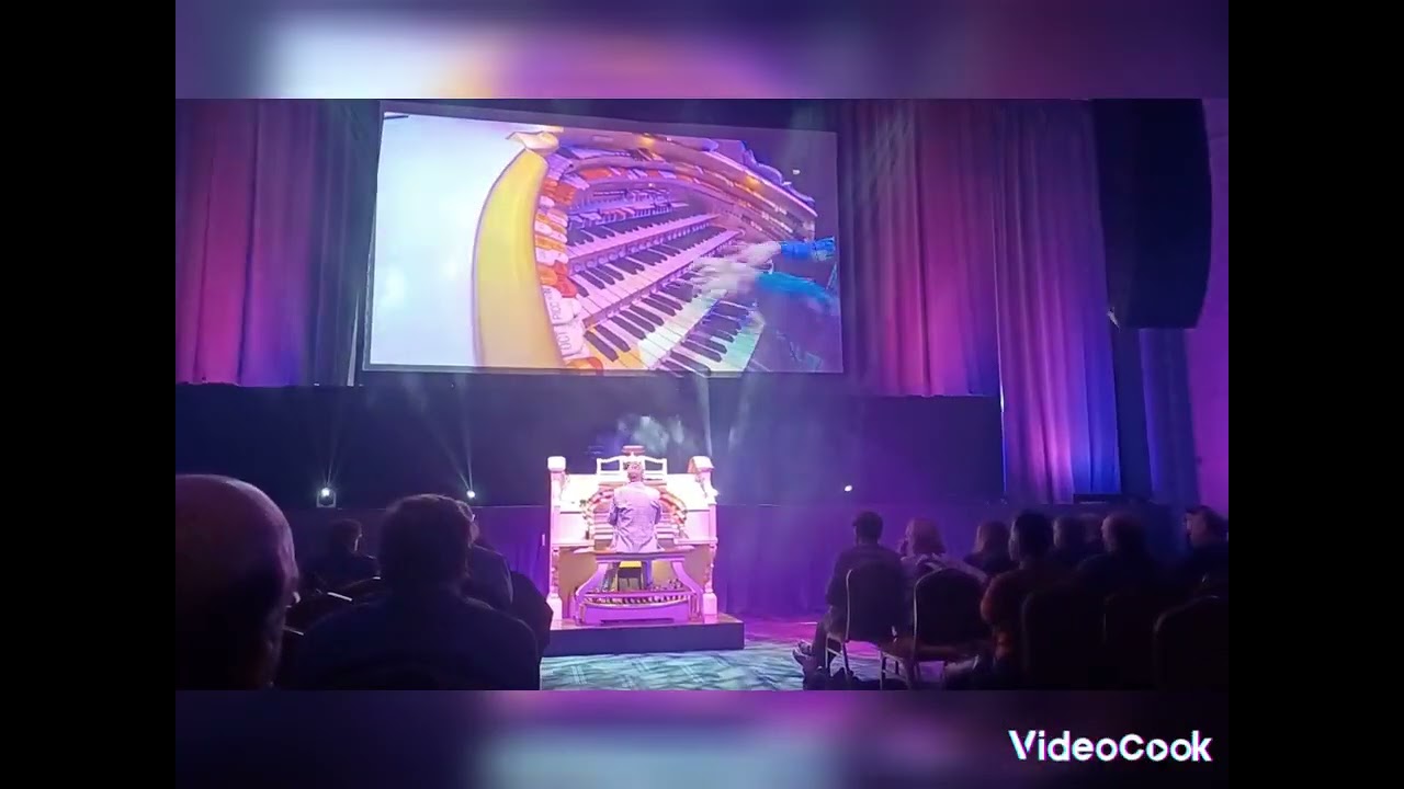 Robert Wolfe at the ex South Bank Wurlitzer, now the Troxy Wurlitzer 08/01/23