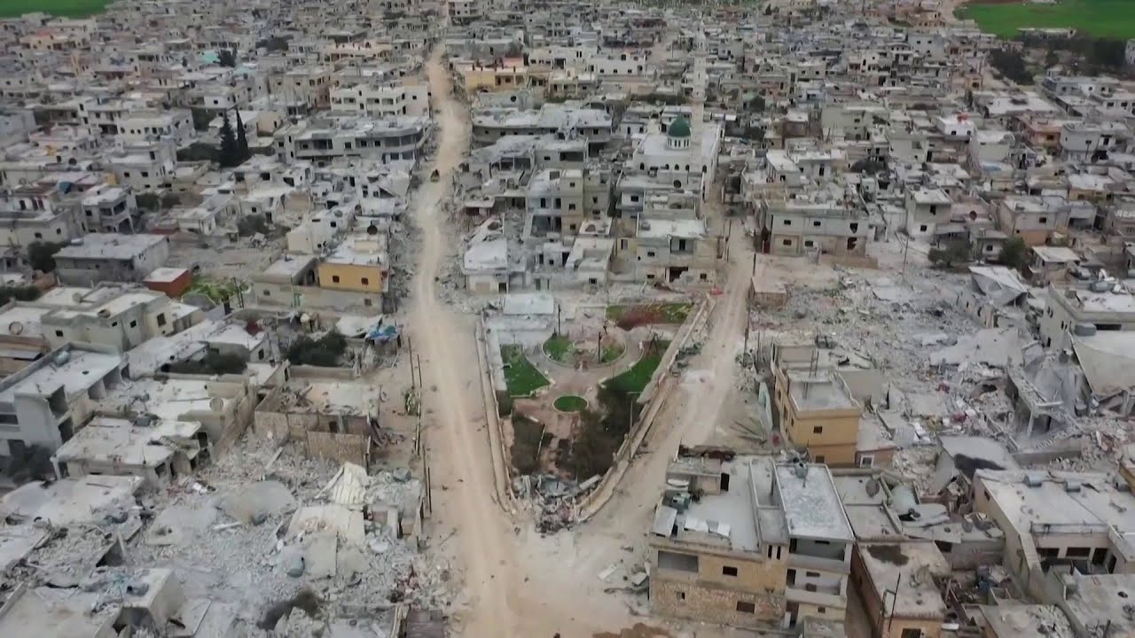 سوريا | لقطات جوية تظهر الدمار الهائل في بلدة آفس التي تقع بين الطريقين M4 وM5