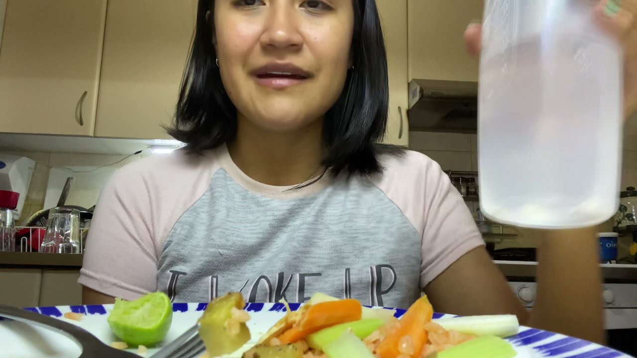 ASMR COMIENDO Y SUSURRANDO 🥗 MUKBANG AND SOFT SPOKEN /EATING SOUNDS ~ASMRILYN