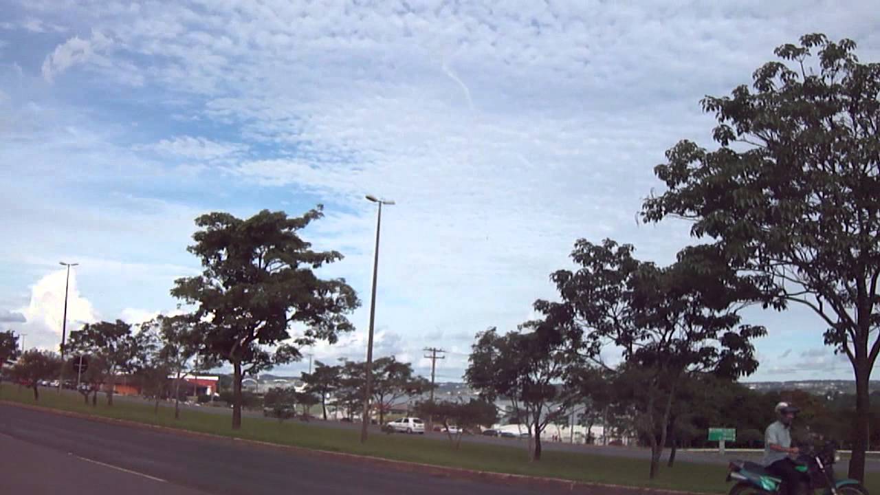 flagrante da queda de um avi&atilde;o tucano em brasilia!!!!