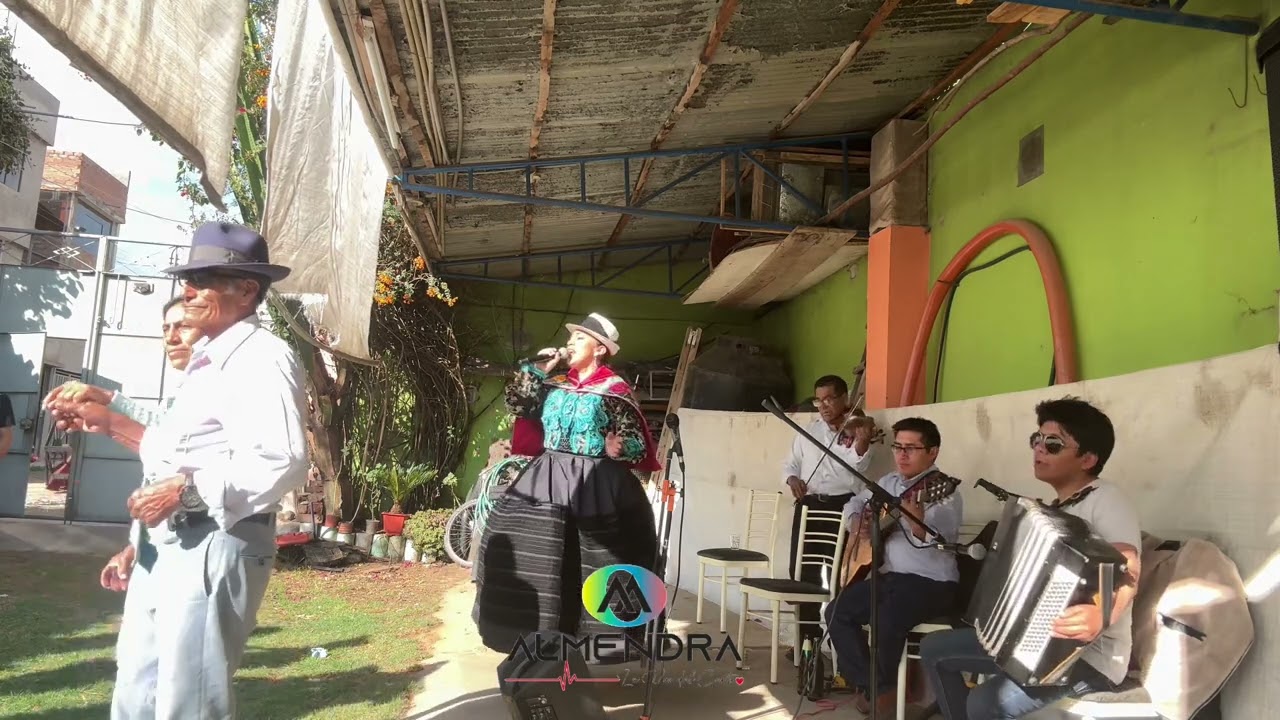 ALMENDRA la voz del centro con acorde&oacute;n mix de hermosos huaynos del centro del Per&uacute;