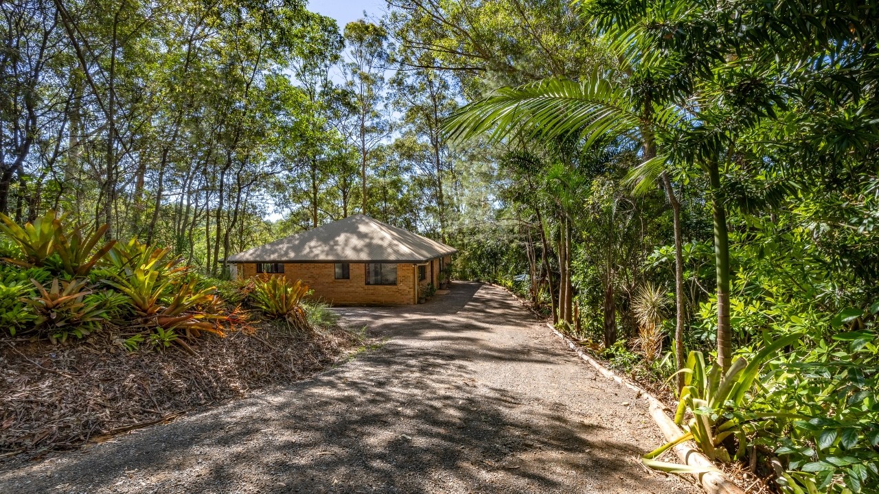 FOR SALE 11.47 Acres ~ Dual Living ~ $1.6m+