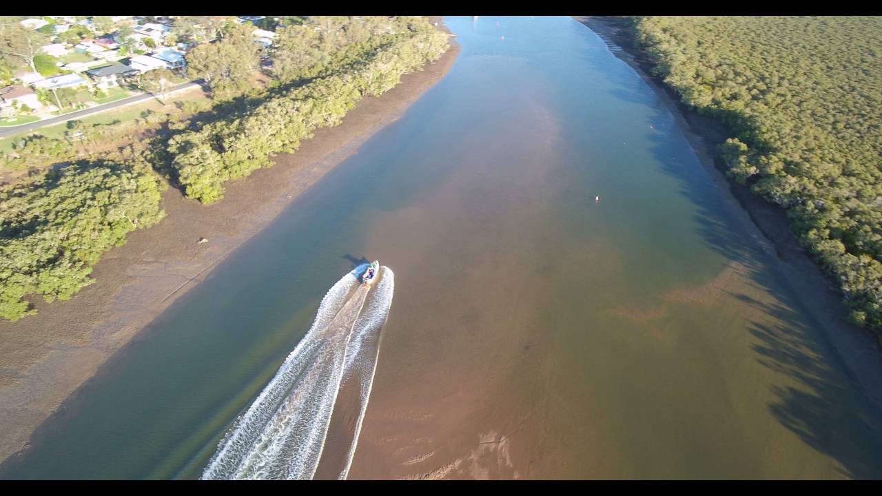 Boat Running Aground - Tingalpa Creek
