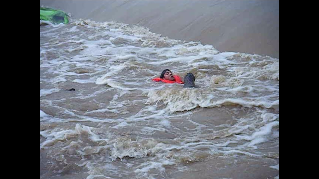 INCREDIBLE! Man Rescued From Drowning in Raging Texas Flood