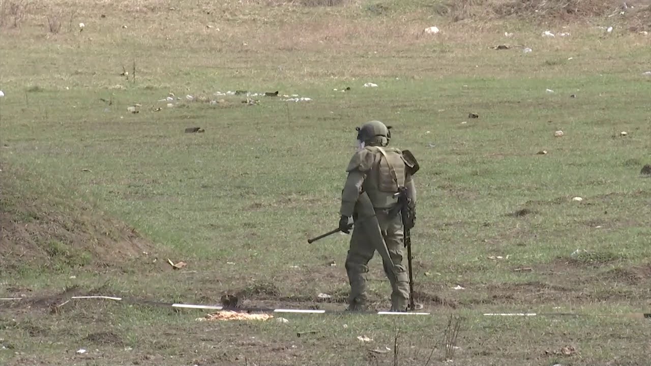 Разминирование территорий российскими миротворцами в районе Мардакерта