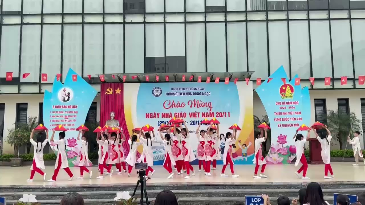 Văn nghệ chào mừng 20/11 của trường Tiểu học Đông Ngạc khối 5.
