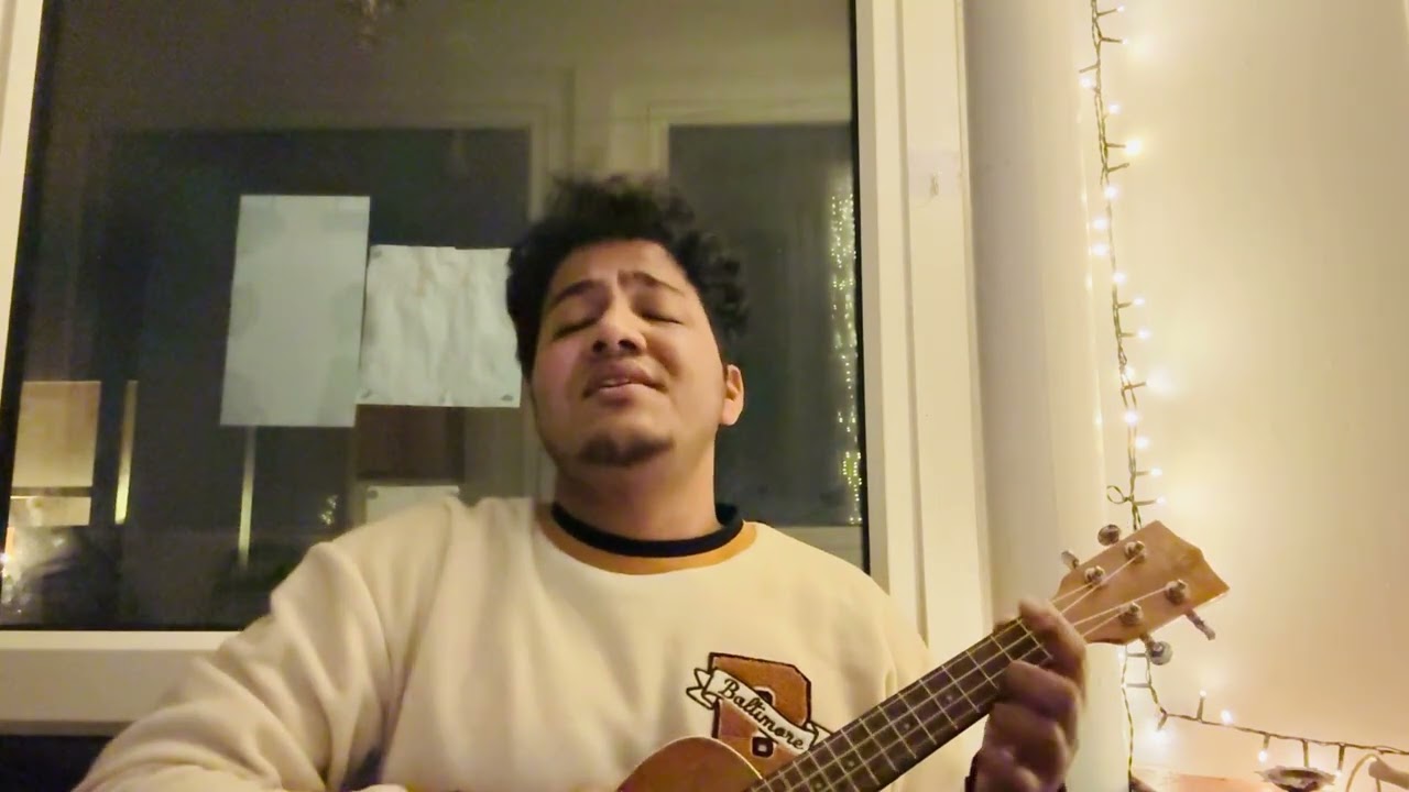 Mai Ni Meriye on ukulele  