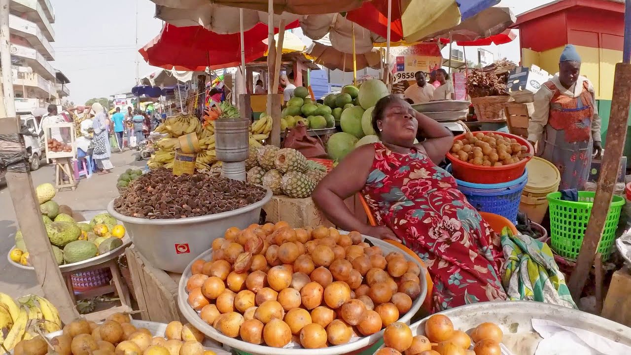 SHOPPING IN LOCAL FOOD MARKET IN GHANA, ACCRA
