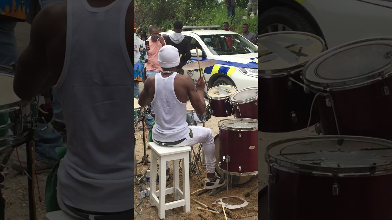 I’m still loving u even though you are gone... alongside with the vybz master bands 🥁🎹🎸🎤🎶🎶🎶.