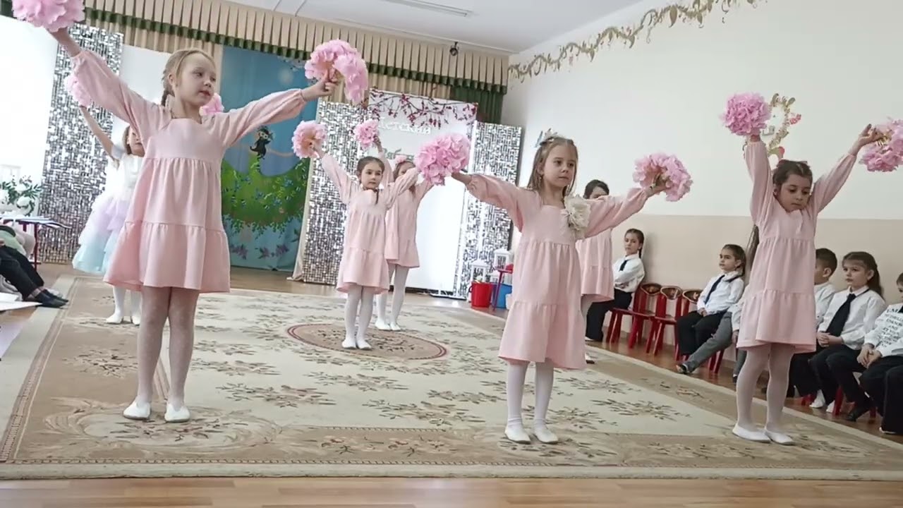 Танец с цветами.Подготовительная группа