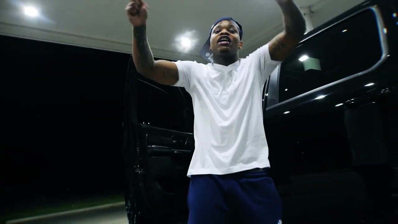 DezzoGee  - “What’s on your mind” (Official Video) shot by @CourtBoy 