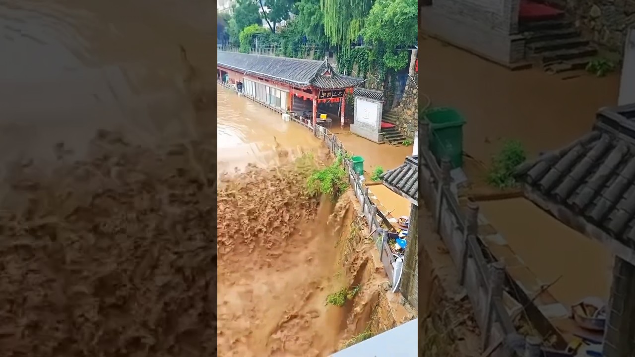🌊 Nature's Wrath: Massive Flood Disaster!#flood#flooddisaster#storm#shorts