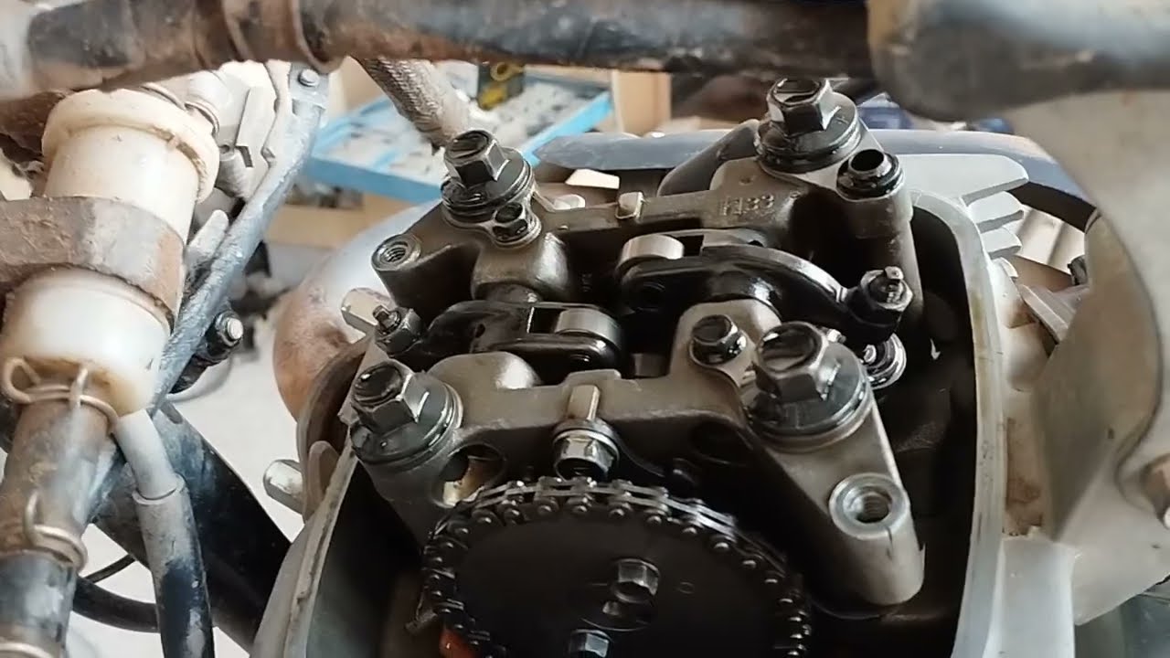 Cómo regular válvulas de una Honda XR 150L? Adm: 0.05 y Esc: 0.08, porqué?