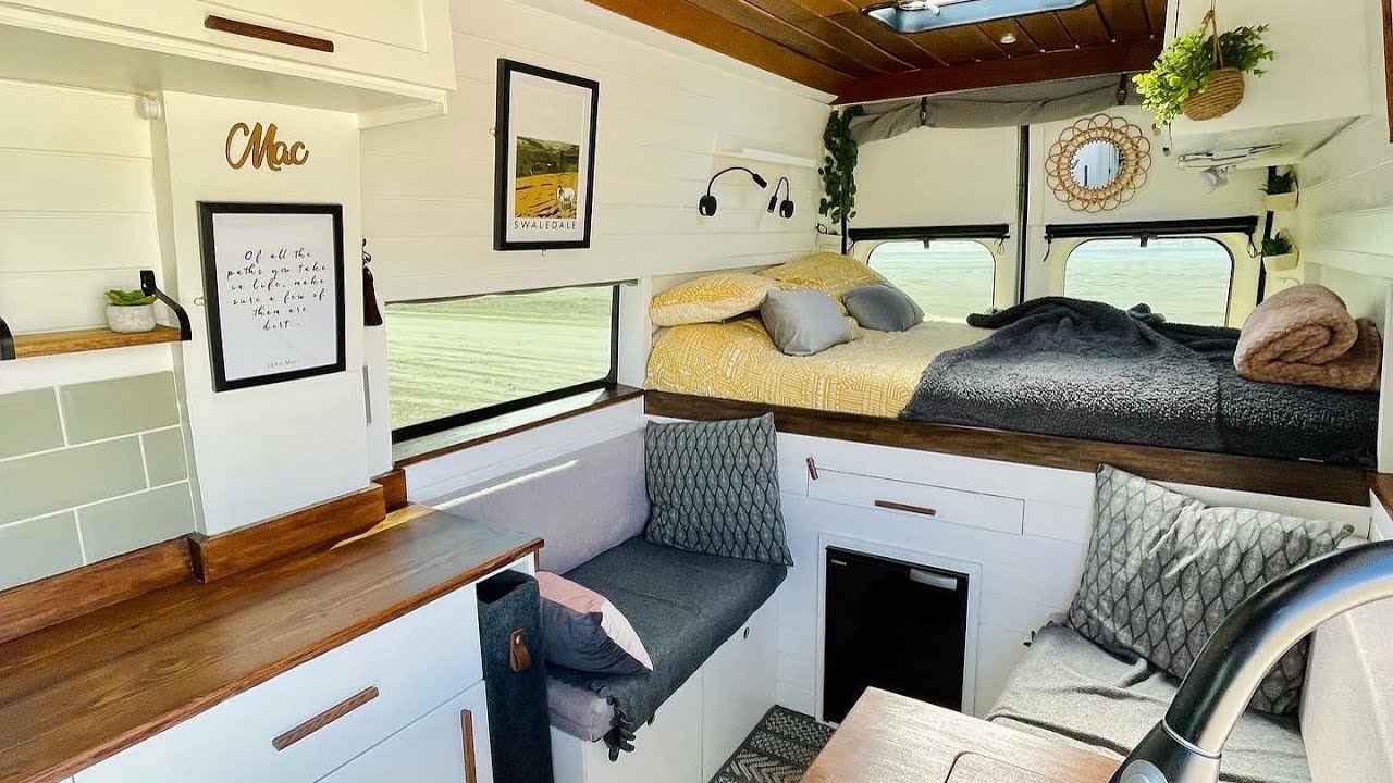 5 Minute Van Tour - Ex Ambulance