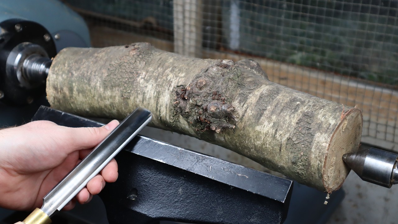 Woodturning - This Log Had Some Hidden Surprises!