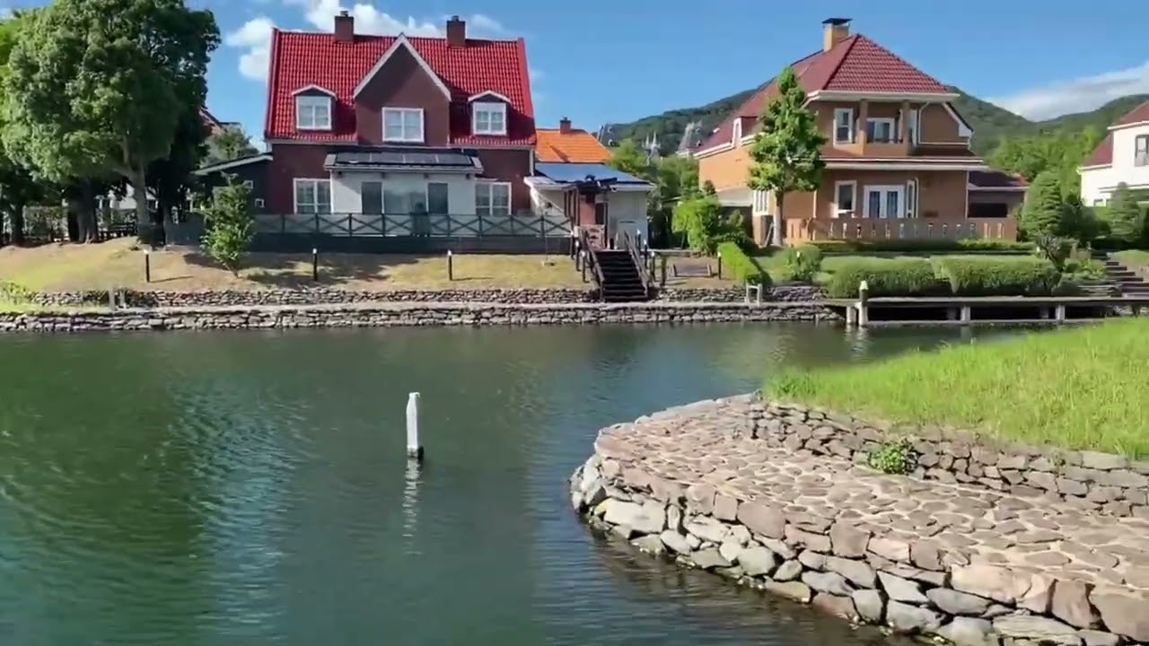 長崎県佐世保市ハウステンボスの別荘地　ワッセナーを海から　Villa area in Huis Ten Bosch, Sasebo, Nagasaki, from the sea.by boat.