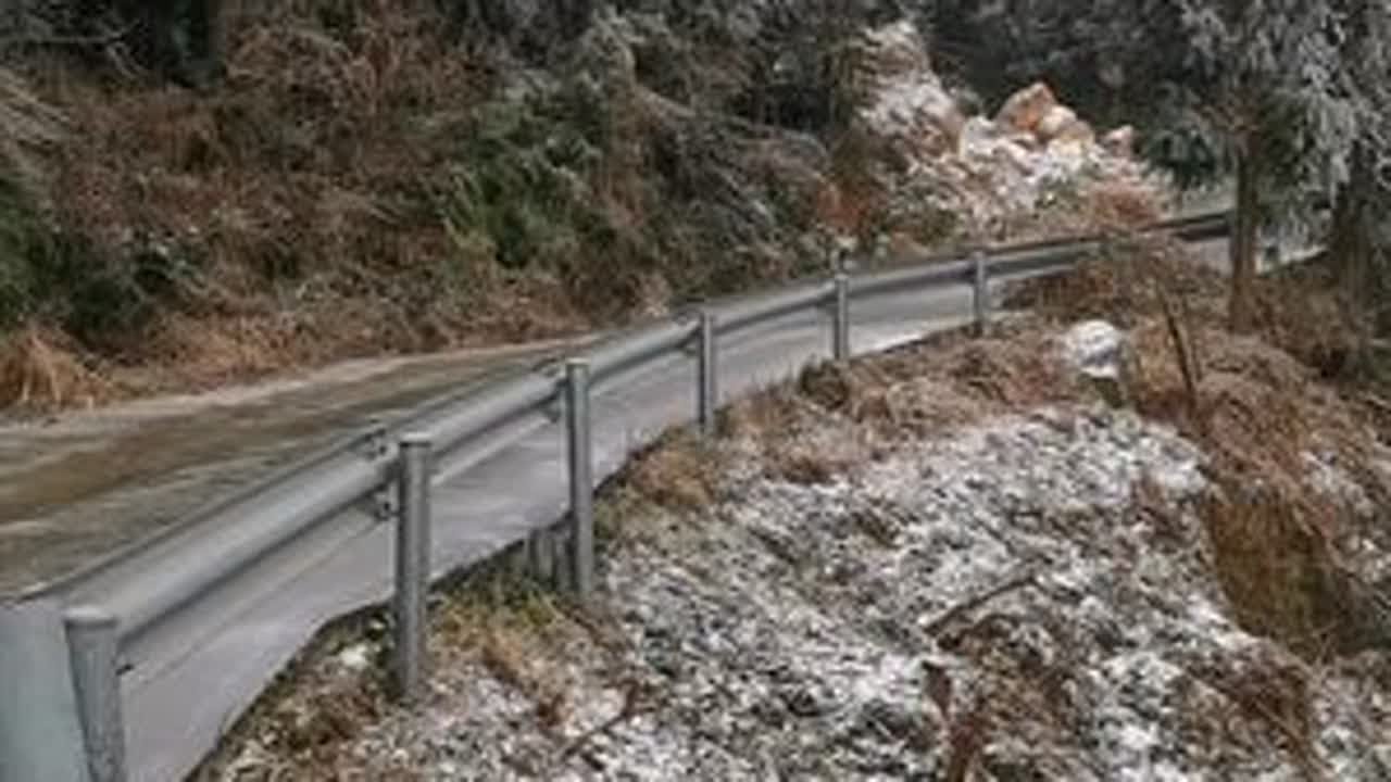 今天下午出去散步气温低但没下雨下雪：拍下紫鹊界吉寨村白竹山养殖基地的全景风貌欣赏一下。