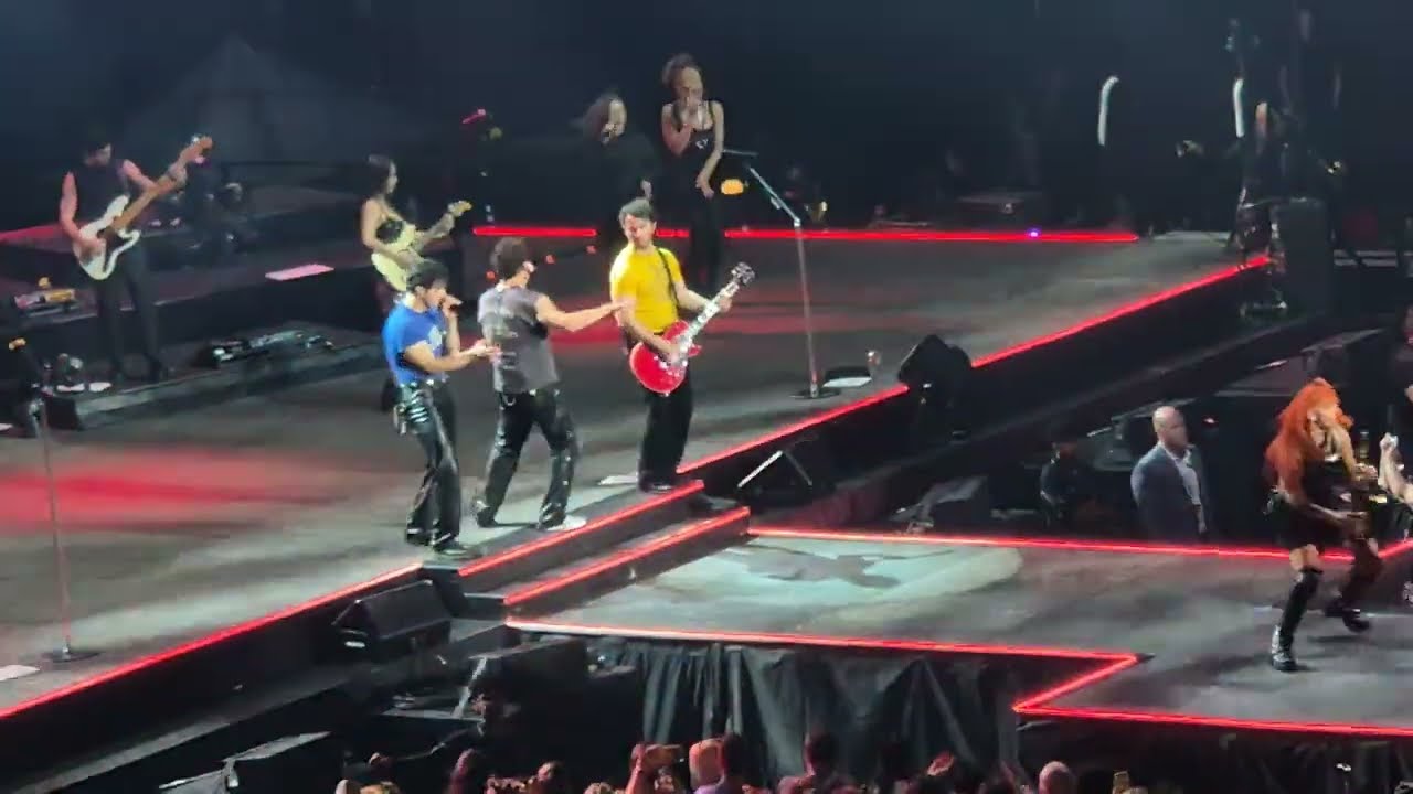 Medley Comeback, Rollercoaster, Strangers, Used To Be, Cool & Trust - Jonas Brothers (Sydney 2/3/24)