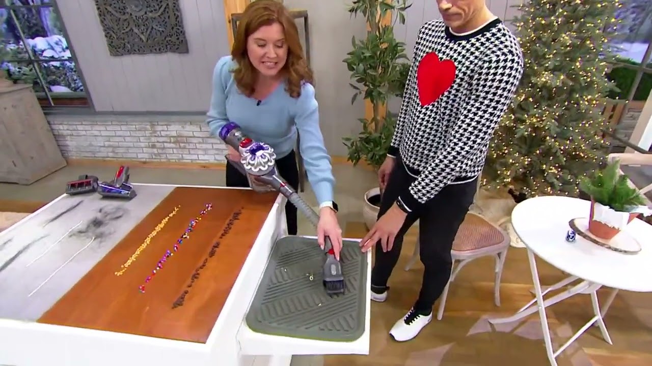 Dyson V8 Extra De-tangle Cordfree Vacuum with 8 Tools on QVC