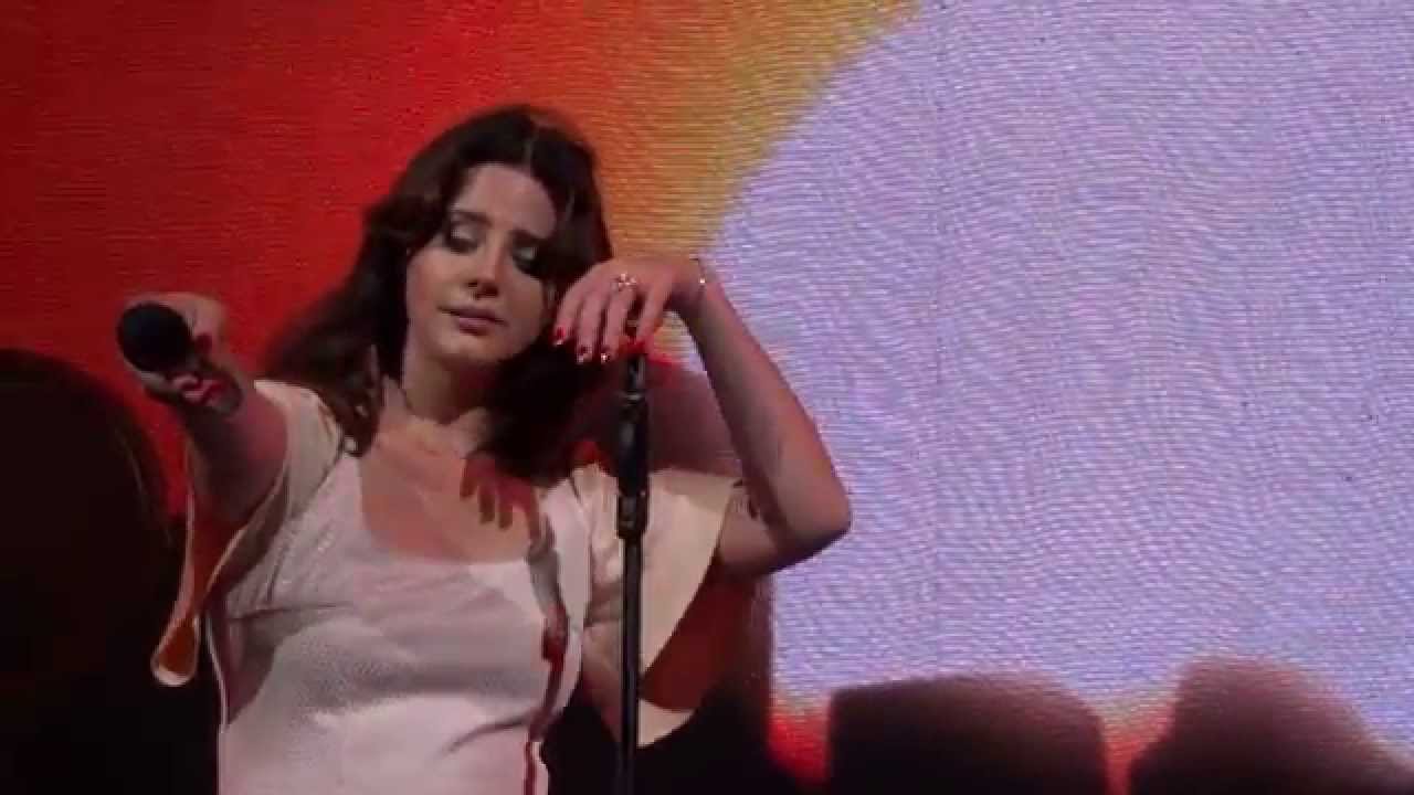 Lana Del Rey - Summertime Sadness Live at Tinley Park, IL 2015
