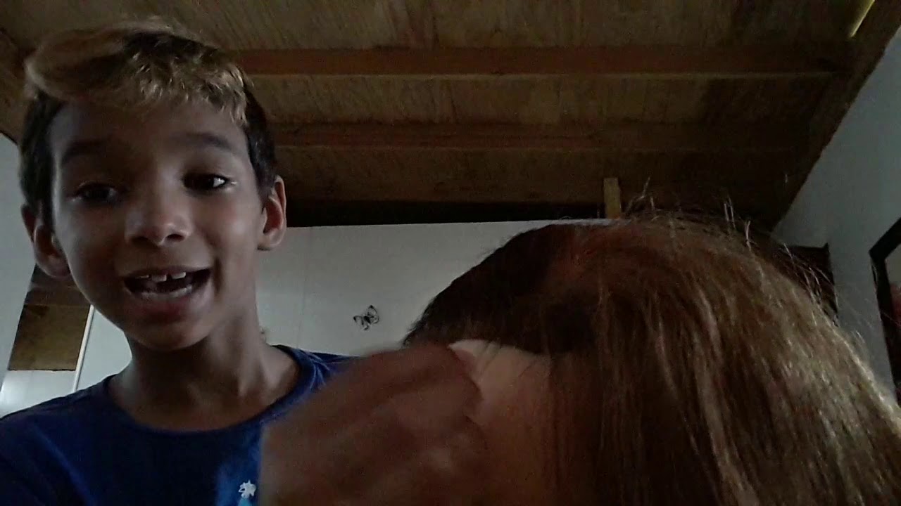Haciendo un solo peinado