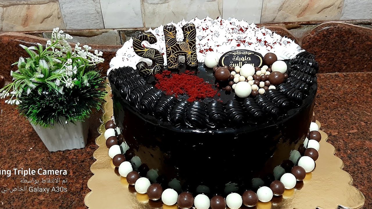 #تورته نصف شوكلاته ونصف كريمه بدون فاكهه (وثمن التكلفة وسعر البيع لأصحاب المشاريع)😋🎂