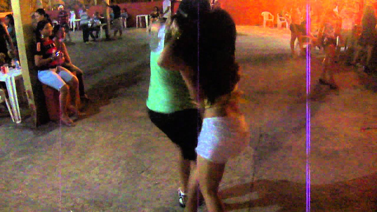 Paulinha e Leandro ''bate bate''