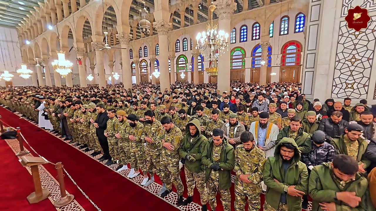 مشهد مهيب لصلاة عيد الفطر المبارك من داخل المسجد الأموي الكبير بدمشق