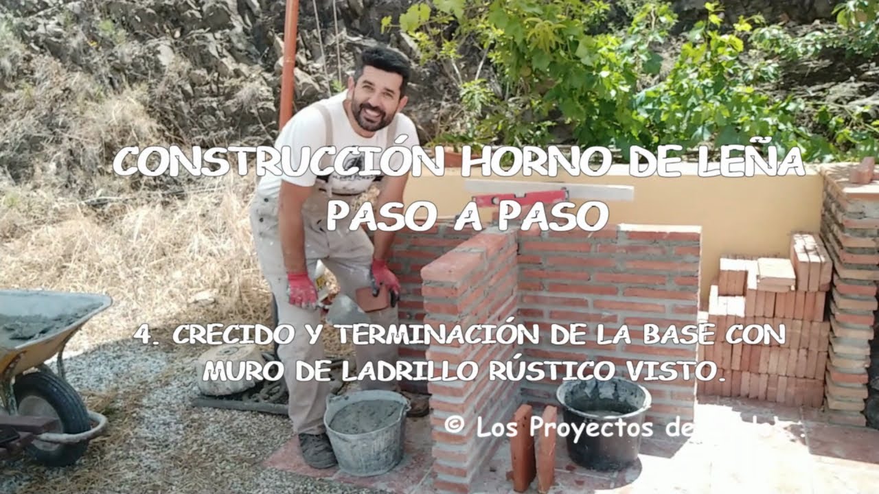 4. Parte 1. Crecido de pared de ladrillo rústico visto para la base del horno de leña para pizza