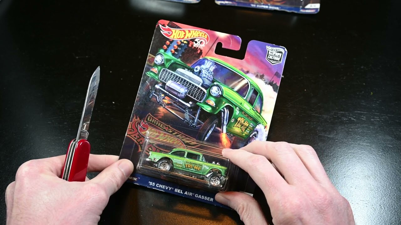 Unblistering the 2018 Hot Wheels Drag Strip Demons with damaged cards in 2025